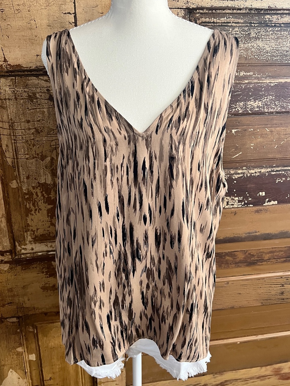 Nordstrom Abstract Animal Print Blouse | Sleeveless V-Neck Flowy Top | NWOT Lg. - Picture 3 of 4